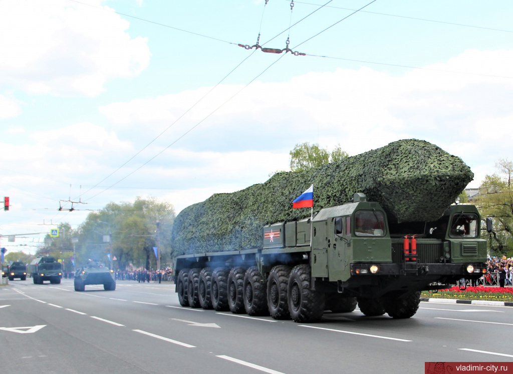 Во Владимире состоялись митинг и военный парад в честь Дня Победы