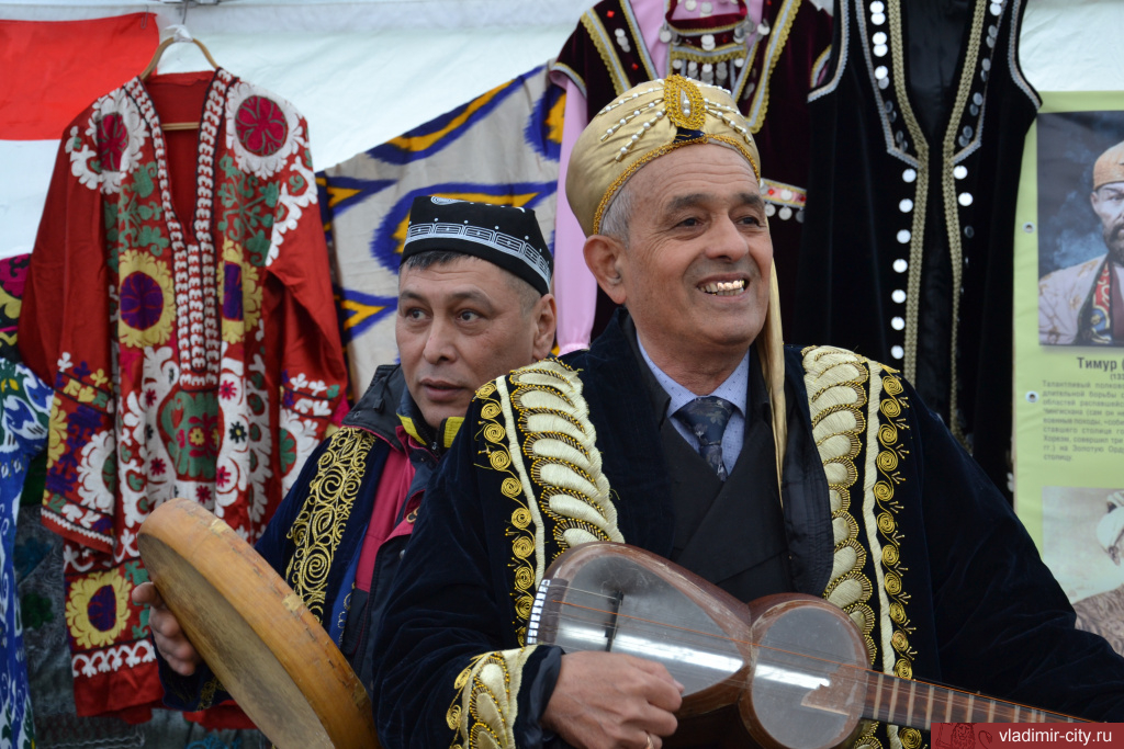 Владимирские мусульмане отметили в Центральном парке праздник весны Навруз