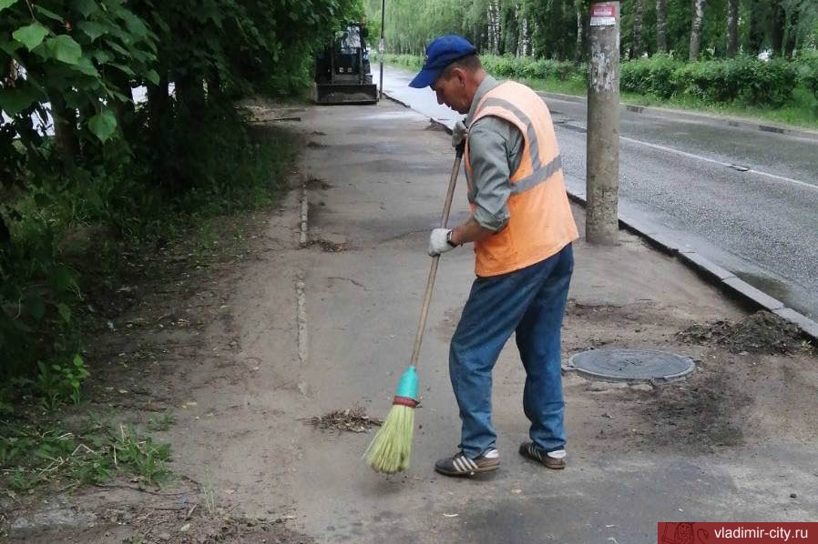Во Владимире ремонтируют элементы обустройства автодорог