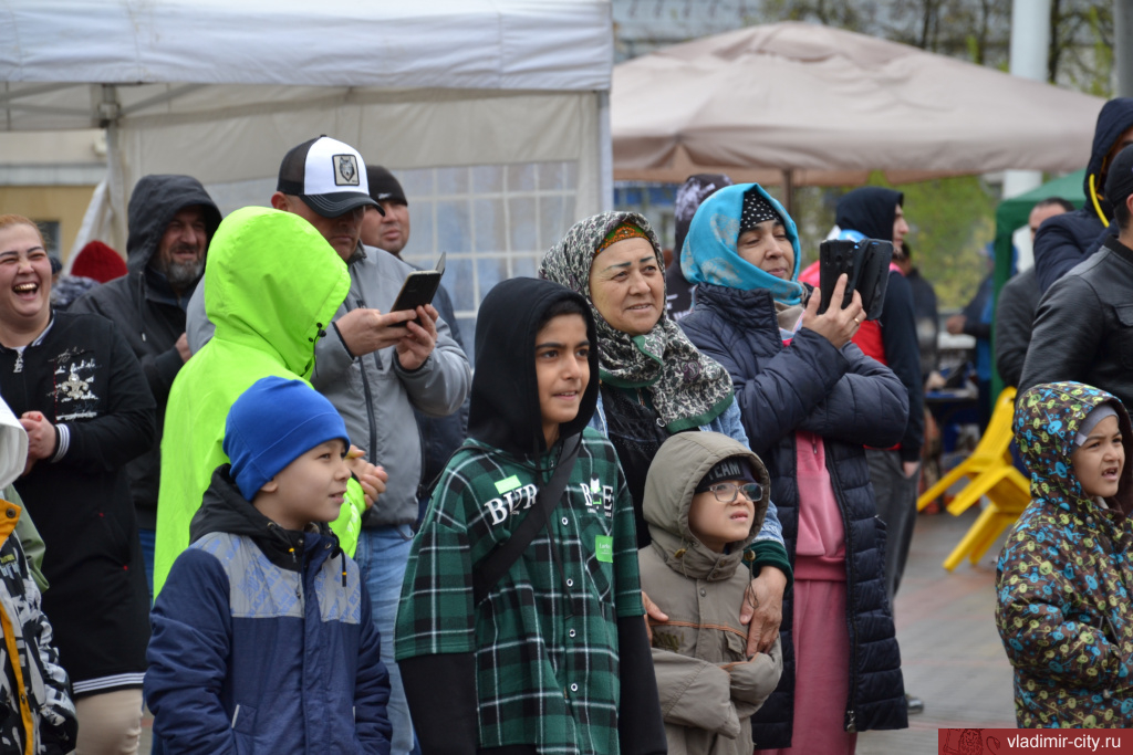 Владимирские мусульмане отметили в Центральном парке праздник весны Навруз