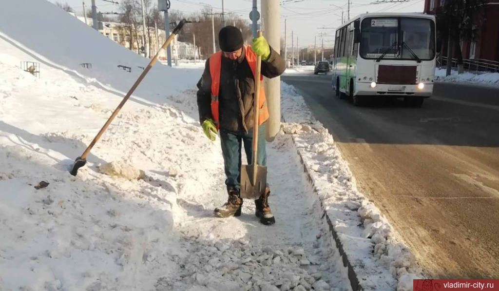 Во Владимире ежедневно ремонтируют элементы обустройства дорог