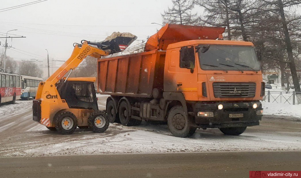 За сутки во Владимире на противогололедную обработку израсходовано более 330 кубометров песко-соляной смеси