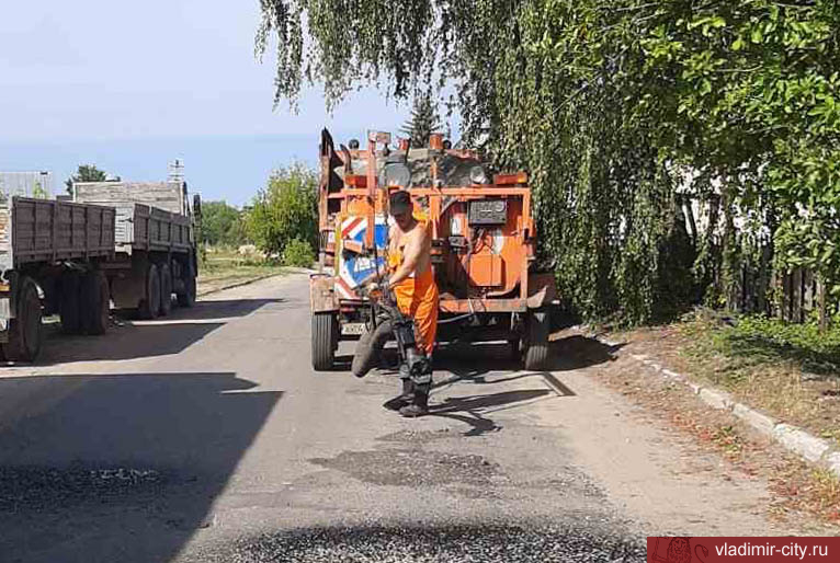 Во Владимире продолжается локальный ремонт городских дорог